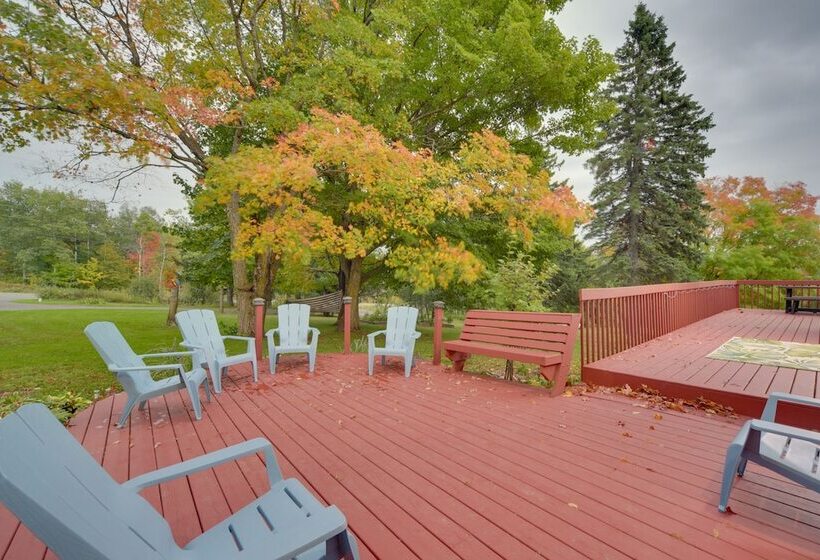 Hermantown Home W/ Decks, Grill & Hot Tub!