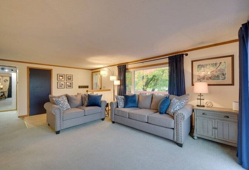 Hermantown Home W/ Decks, Grill & Hot Tub!