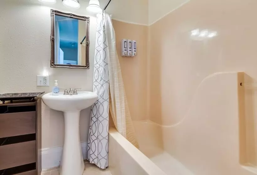 Historic Charleston Home < 1 Mi To University!