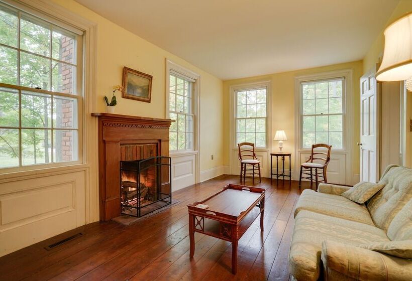Historic Home In Taylors Falls W/ Patio & Fire Pit