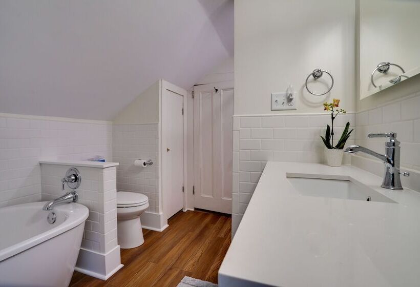 Historic Home In Taylors Falls W/ Patio & Fire Pit