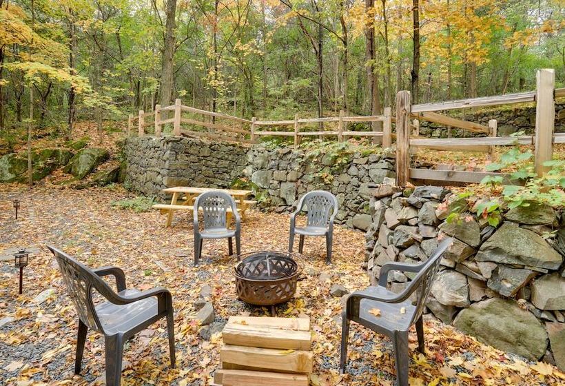 Historic Home In Taylors Falls W/ Patio & Fire Pit