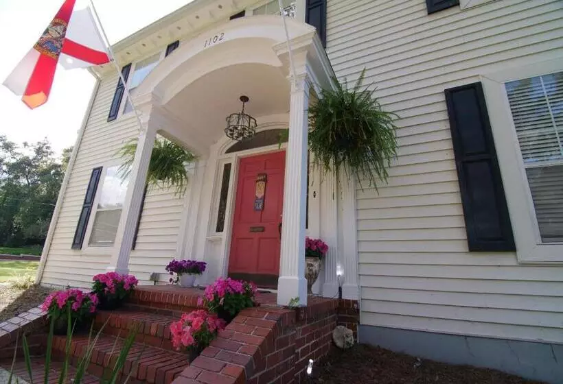 هتل The Capitol Inn