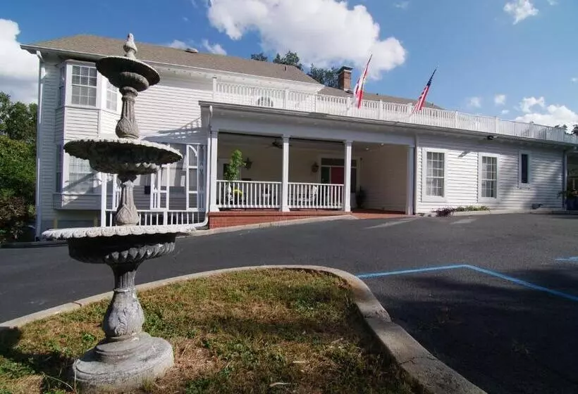 هتل The Capitol Inn