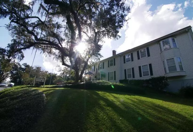 هتل The Capitol Inn