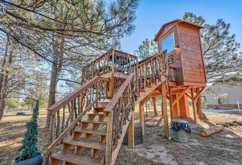 Hotelli Tree Fort Escape