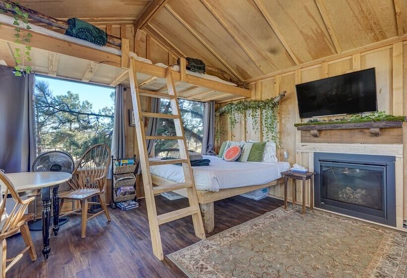 فندق Tree Fort Escape