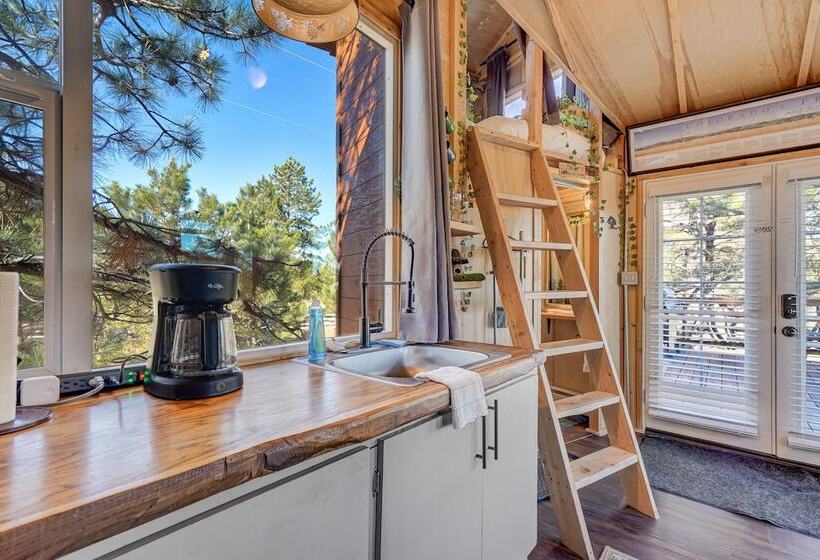 فندق Tree Fort Escape