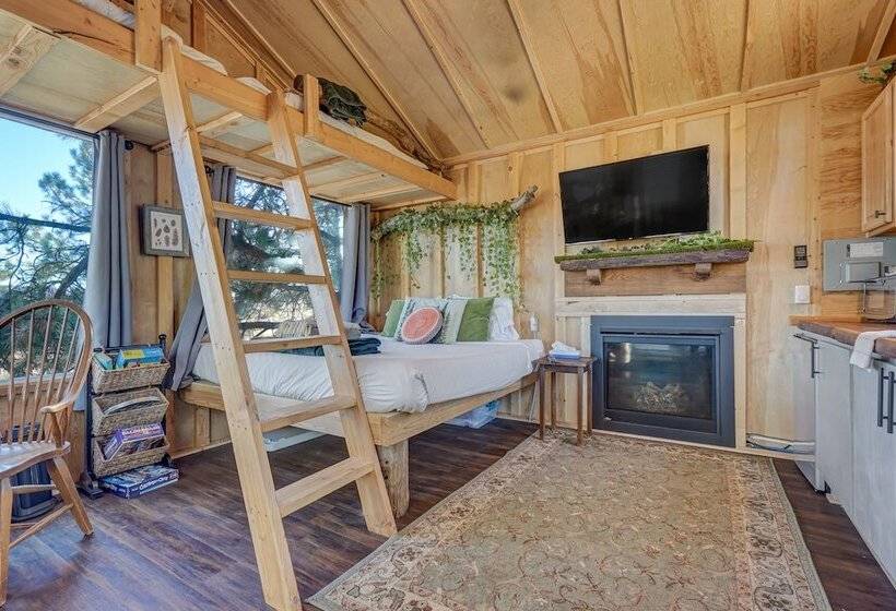 فندق Tree Fort Escape