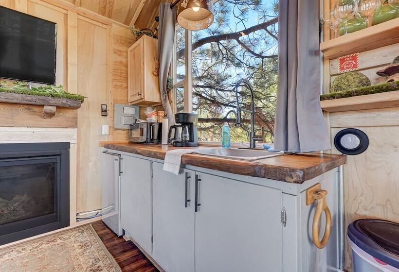 فندق Tree Fort Escape