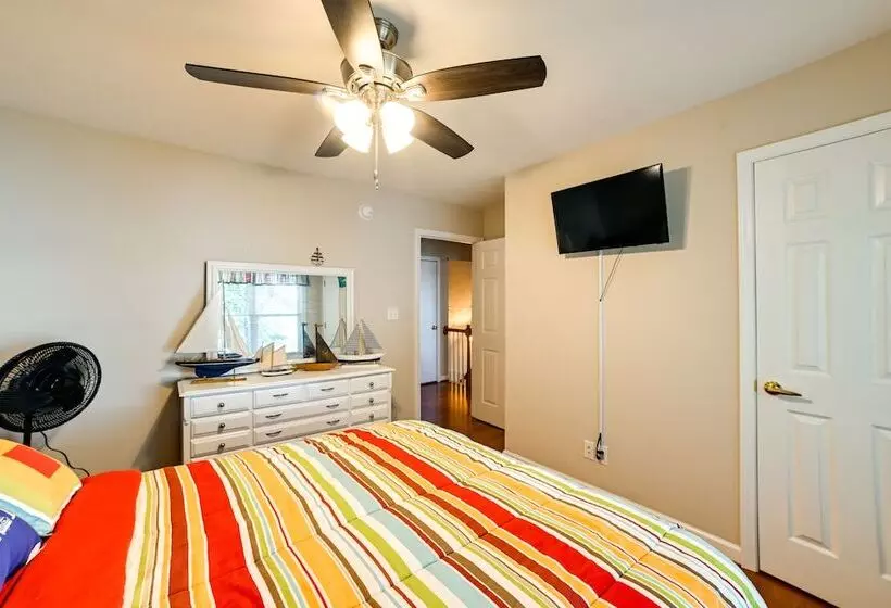 Lake Barkley Home W/ On Site Beach: Boat + Swim!