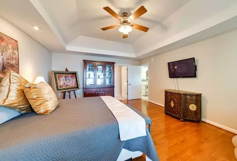 Lake Barkley Home W/ On Site Beach: Boat + Swim!