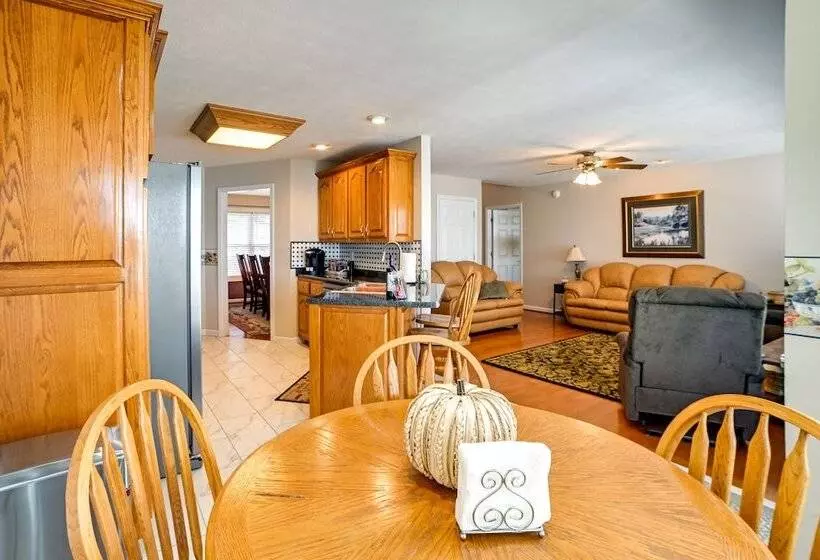 Lake Barkley Home W/ On Site Beach: Boat + Swim!