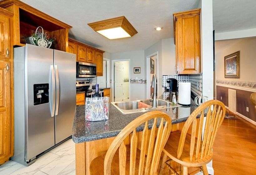 Lake Barkley Home W/ On Site Beach: Boat + Swim!