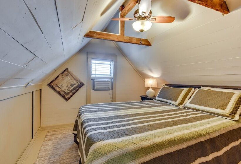 Lake Martin Retreat W/ Beach, Boat Dock + Fire Pit