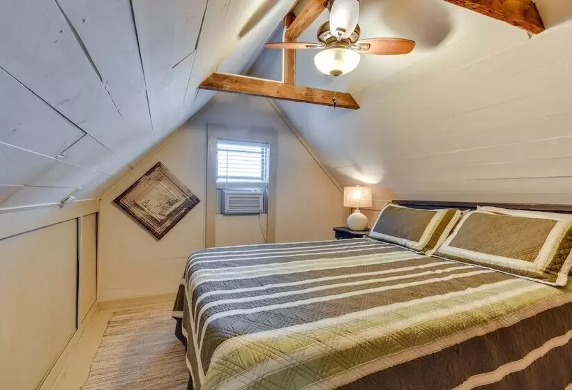 Lake Martin Retreat W/ Beach, Boat Dock + Fire Pit