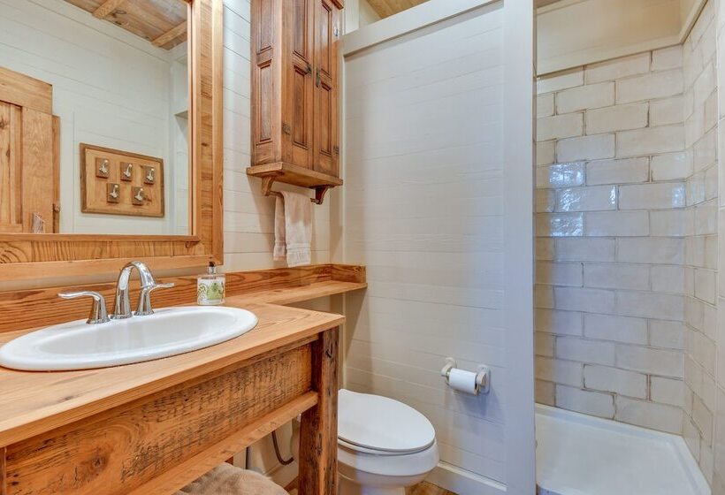 Lake Martin Retreat W/ Beach, Boat Dock + Fire Pit