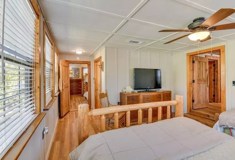 Lake Martin Retreat W/ Beach, Boat Dock + Fire Pit