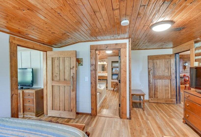 Lake Martin Retreat W/ Beach, Boat Dock + Fire Pit