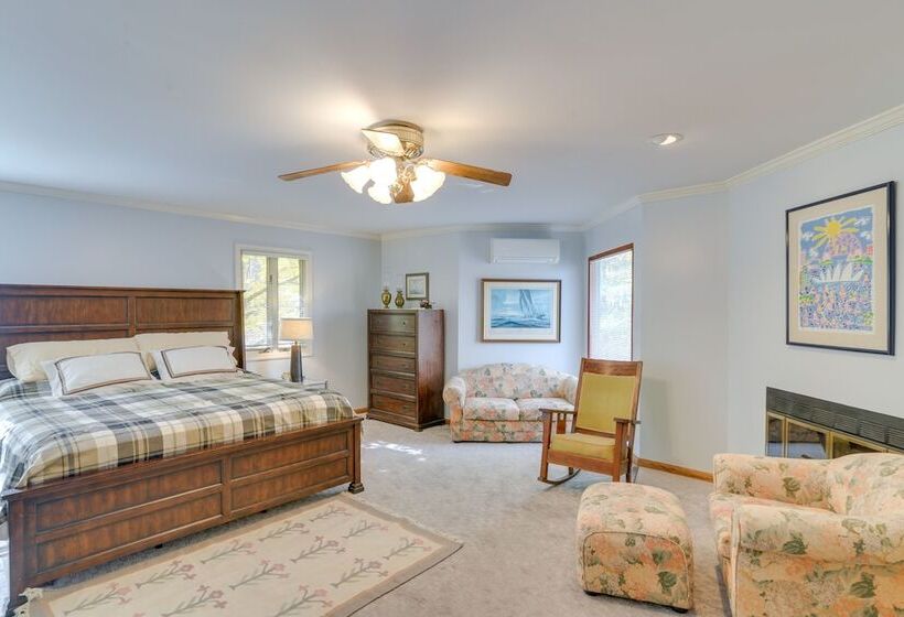 Lakefront Maryland Home Deck, Grill & Pool Table