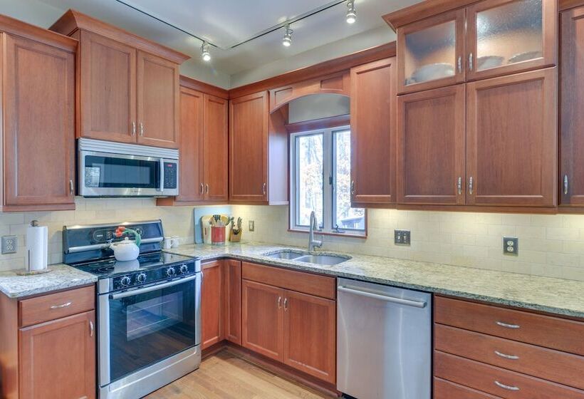 Lakefront Maryland Home Deck, Grill & Pool Table