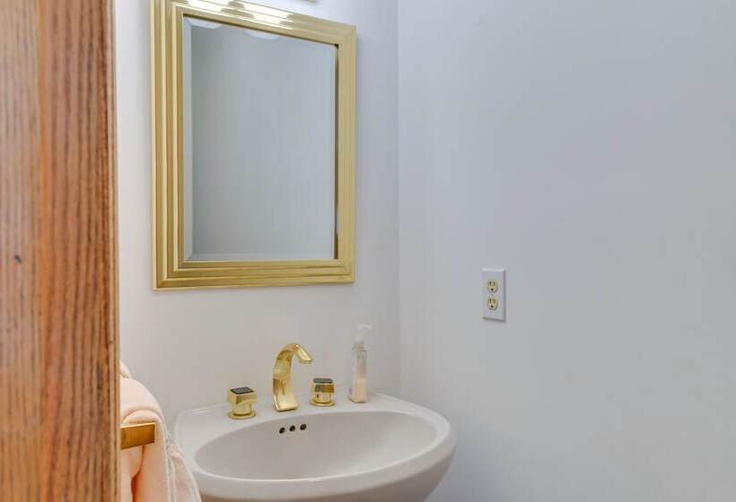 Lakefront Maryland Home Deck, Grill & Pool Table