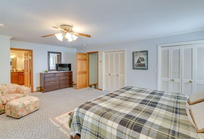 Lakefront Maryland Home Deck, Grill & Pool Table