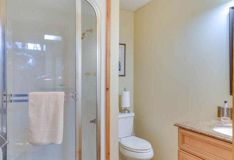 Lakefront Maryland Home Deck, Grill & Pool Table