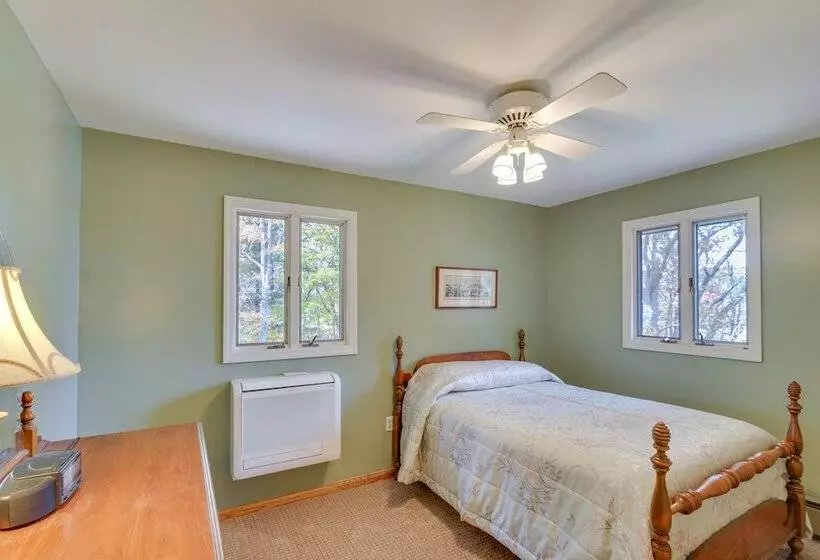 Lakefront Maryland Home   Deck, Grill & Pool Table