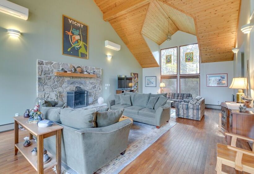 Lakefront Maryland Home Deck, Grill & Pool Table