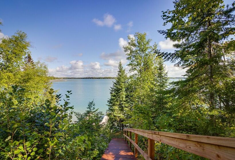 Lakefront Paradise With Private Boat Dock & Patio