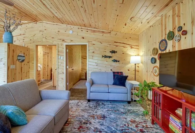 Lakefront Paradise With Private Boat Dock & Patio