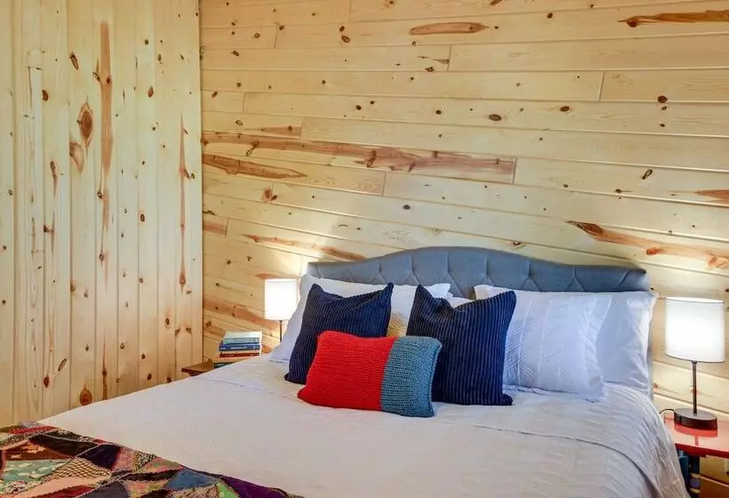 Lakefront Paradise With Private Boat Dock & Patio