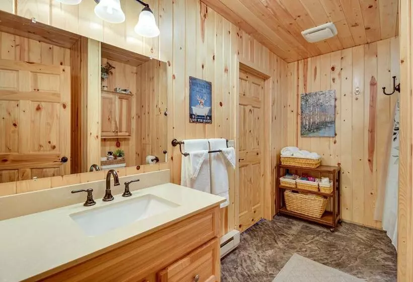 Lakefront Paradise With Private Boat Dock & Patio