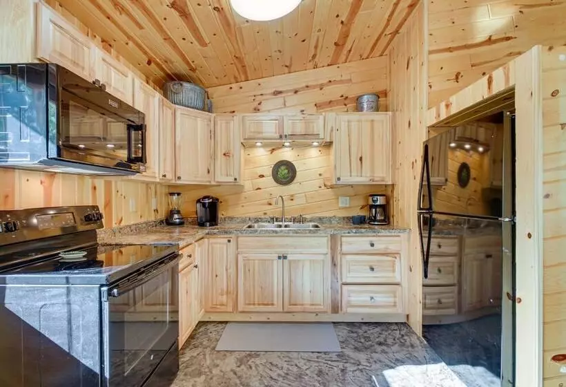 Lakefront Paradise With Private Boat Dock & Patio