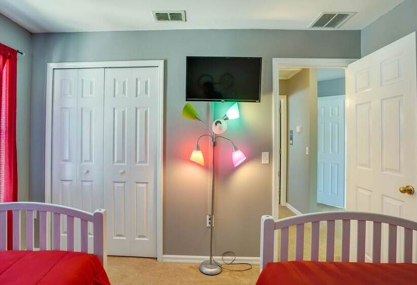 Private Pool: Family Home In Southern Dunes