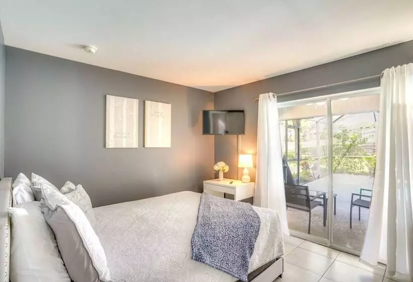 Private Pool: Family Home In Southern Dunes