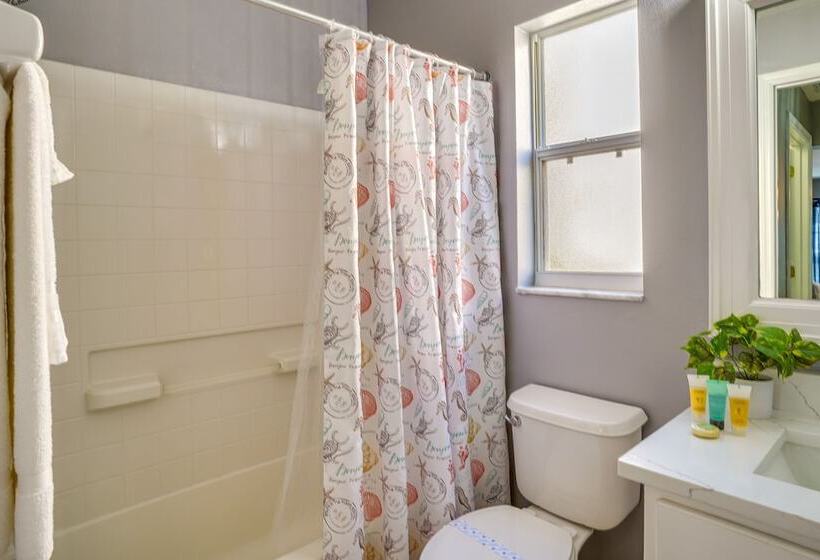 Private Pool: Family Home In Southern Dunes