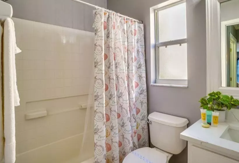 Private Pool: Family Home In Southern Dunes