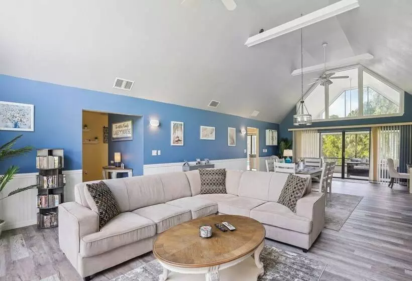 Luxurious Florida Home W/ Pool & Canal Access