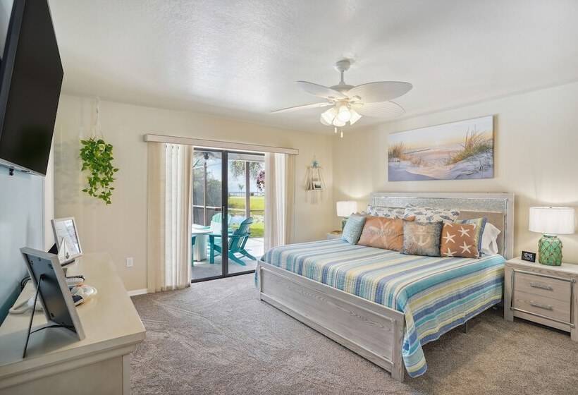 Luxurious Florida Home W/ Pool & Canal Access