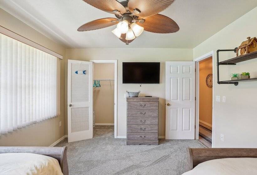 Luxurious Florida Home W/ Pool & Canal Access