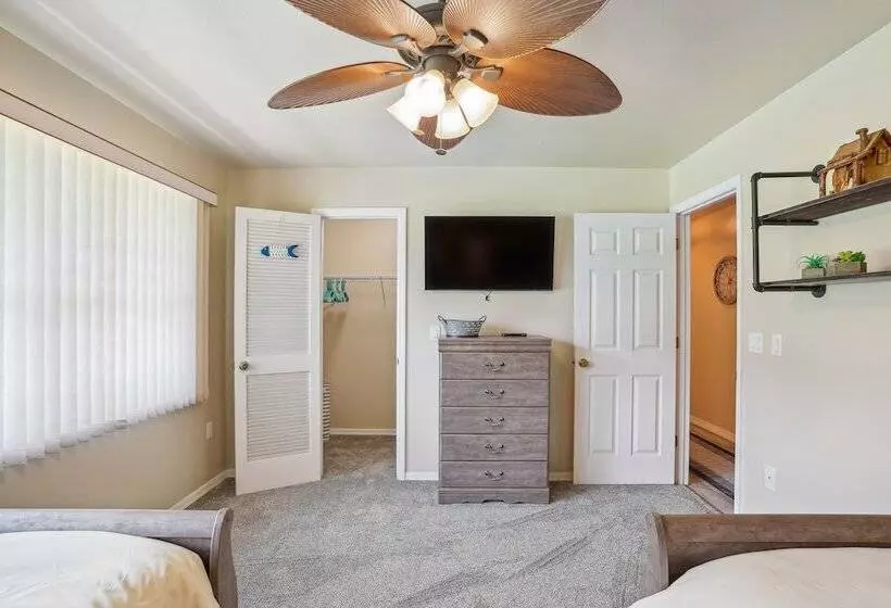 Luxurious Florida Home W/ Pool & Canal Access