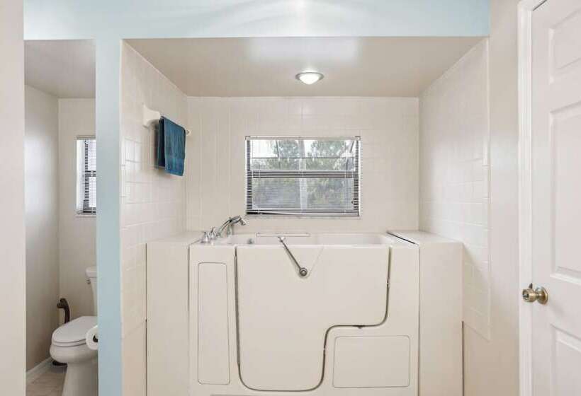 Luxurious Florida Home W/ Pool & Canal Access