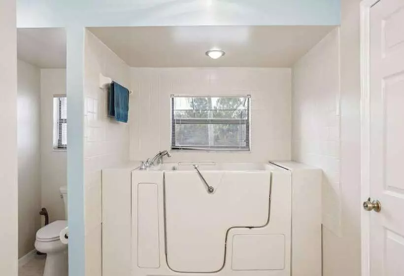 Luxurious Florida Home W/ Pool & Canal Access