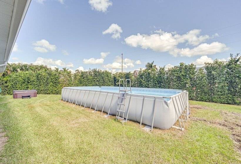 Marco Island Home W/ Heated Pool + Screened Lanai!