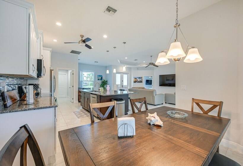 Marco Island Home W/ Heated Pool + Screened Lanai!