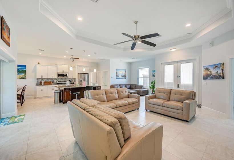 Marco Island Home W/ Heated Pool + Screened Lanai!