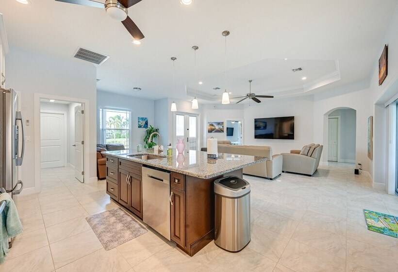 Marco Island Home W/ Heated Pool + Screened Lanai!