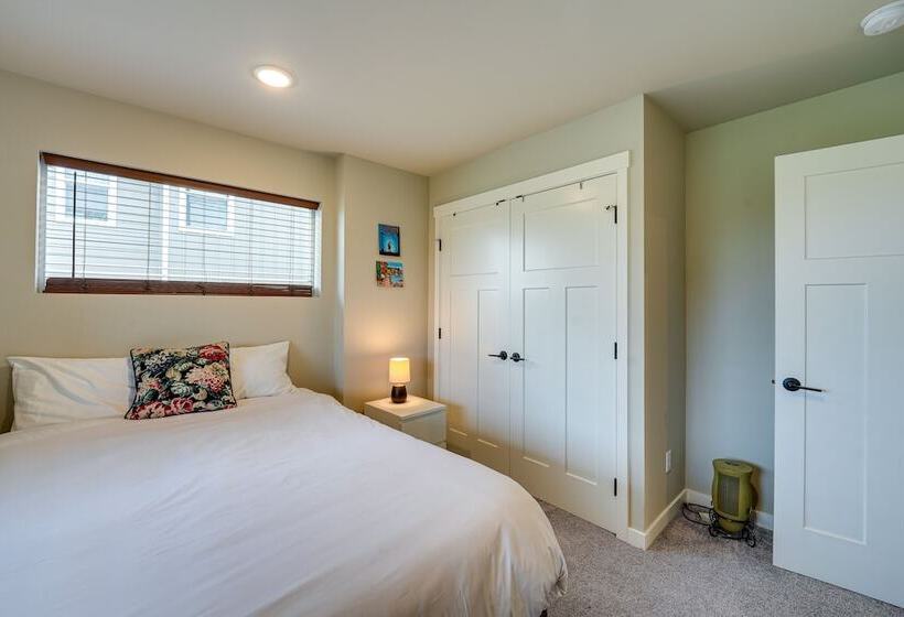 Modern Blaine Vacation Rental, 33 Mi To Vancouver!